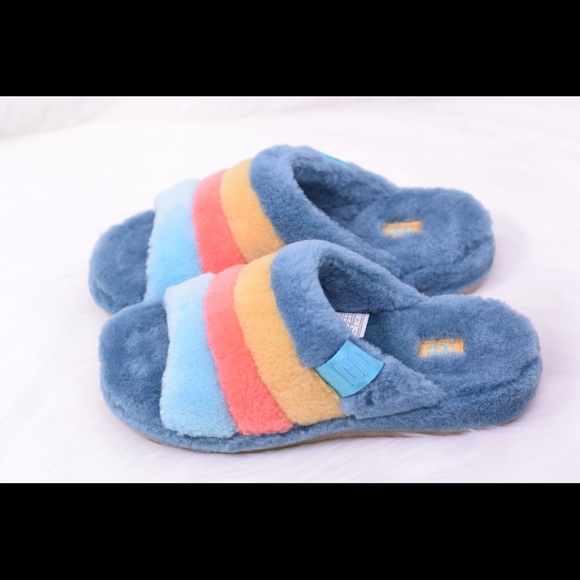 UGG
FLUFF YOU STRIPES - Picture 4 of 8